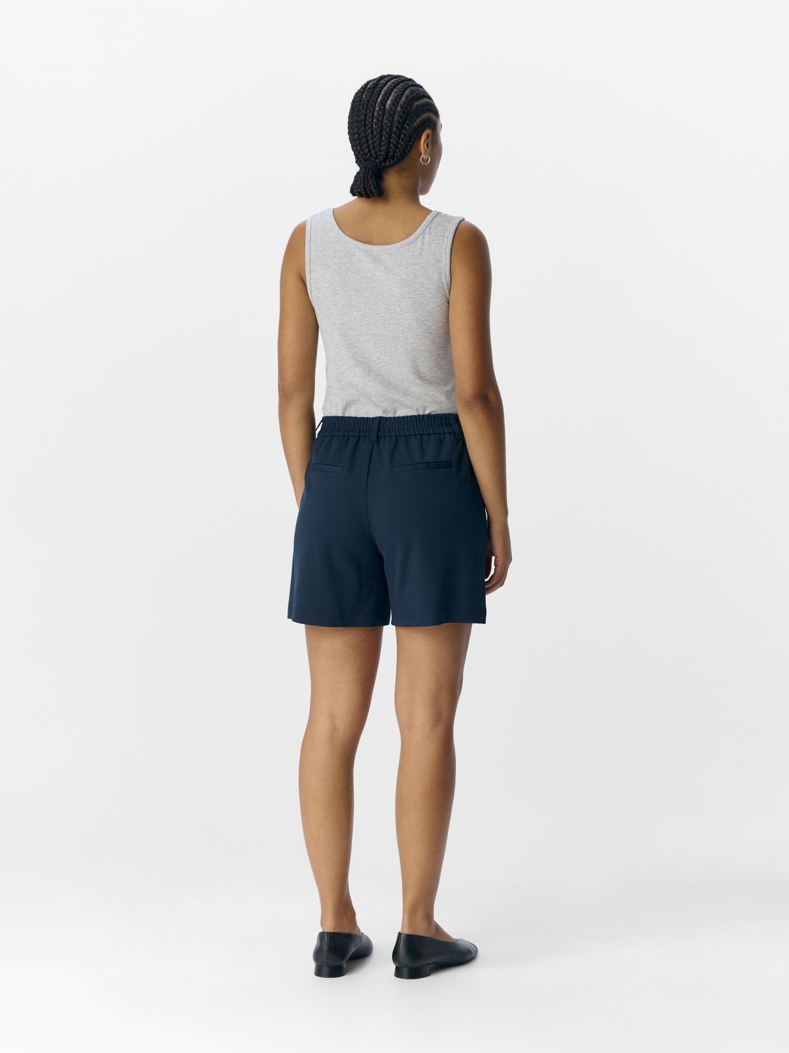 model_shot-back